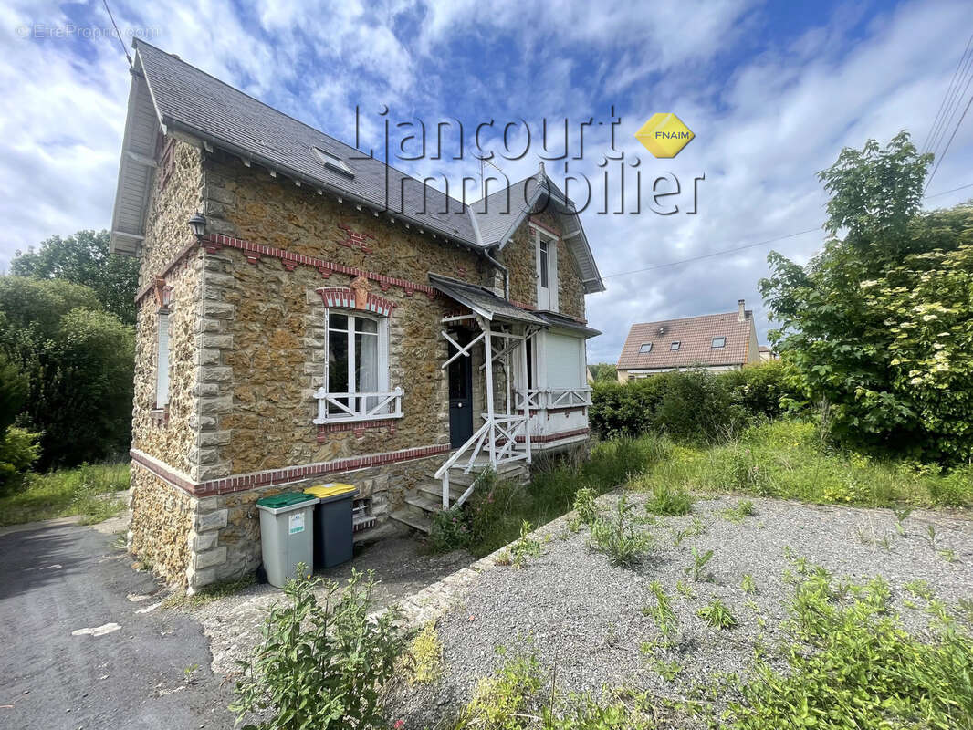 Maison à LIANCOURT