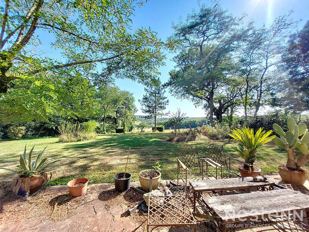A Vendre Maison en pierre rénovée de cinq pièces sur propriété de plus de 2.4 hectares - photo 15