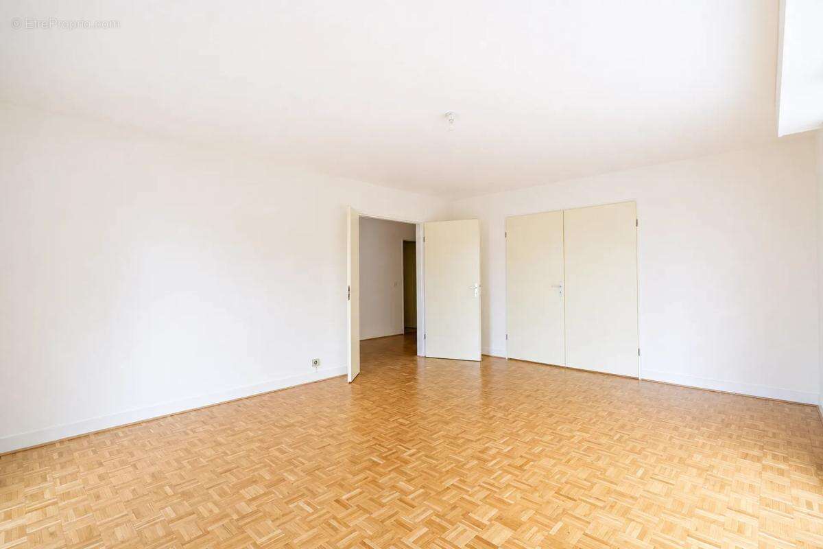 Appartement à LA GARENNE-COLOMBES