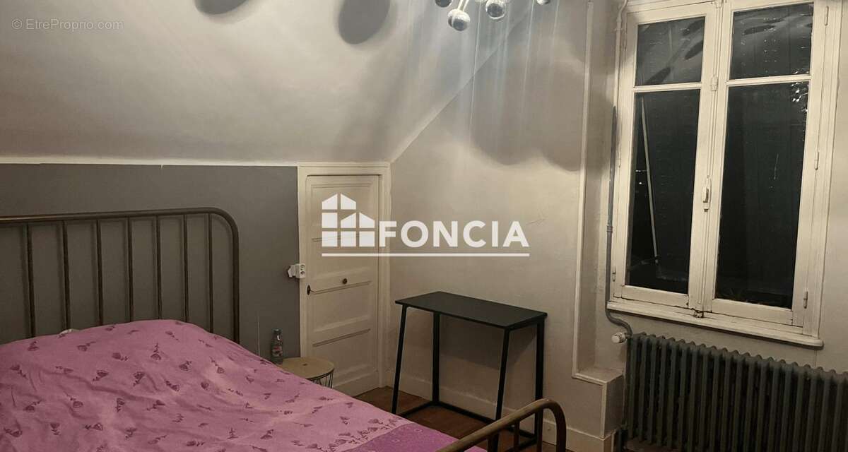 Maison individuelle de trois chambres idéalement située sur les hauteurs du quartier de Velotte - photo 6