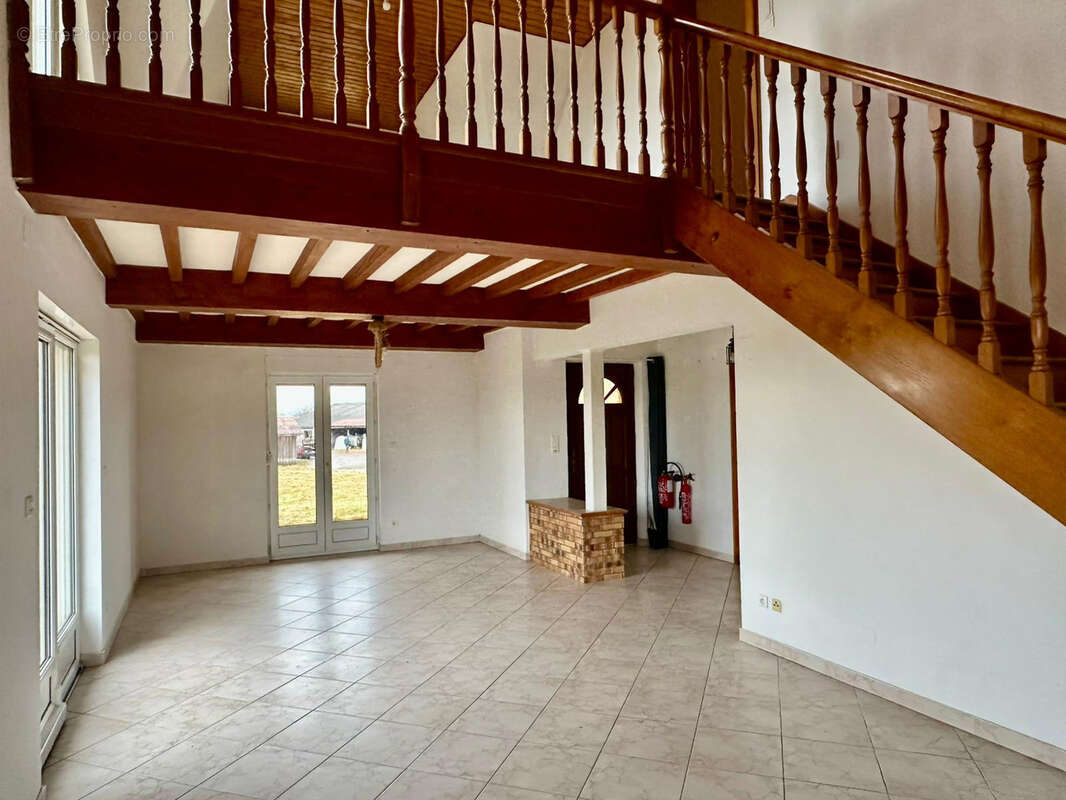 Maison à ESMOULIERES