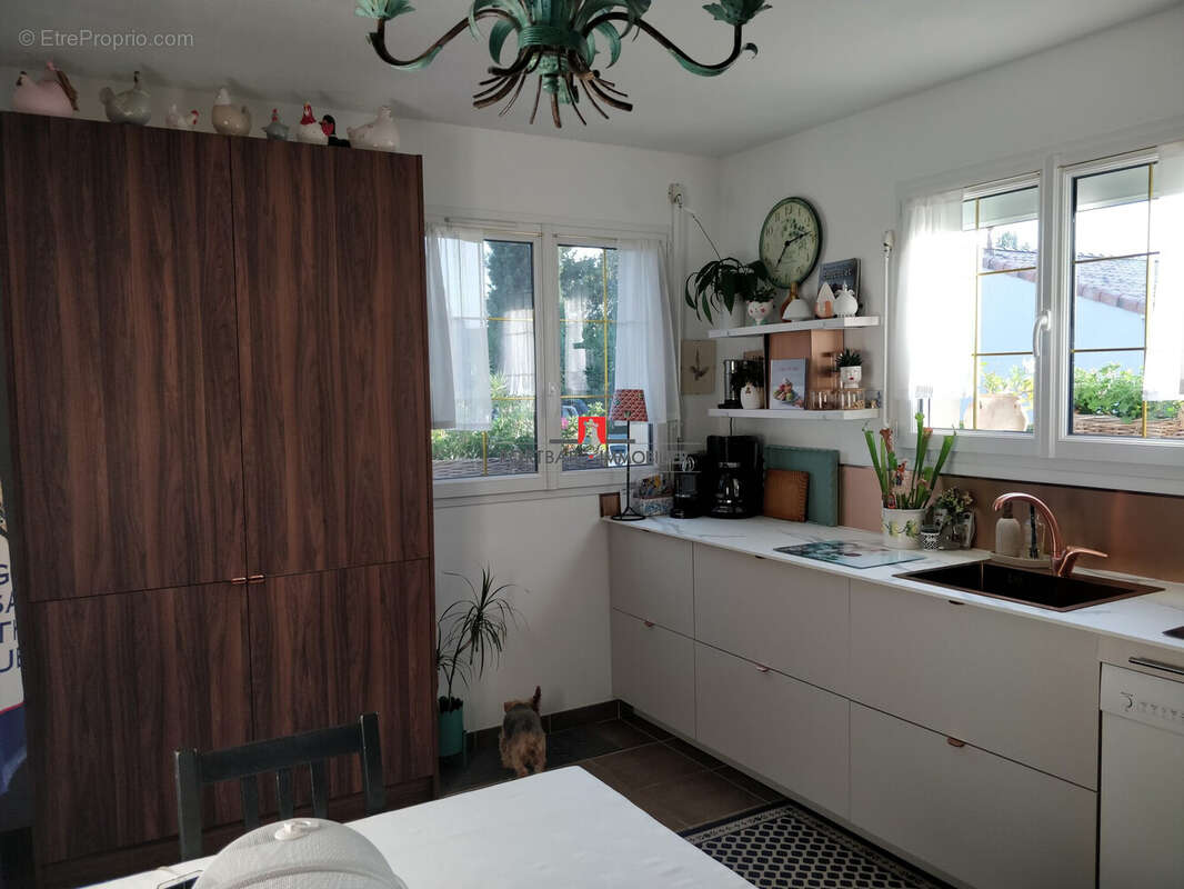 Maison 200 m² à Saint-Andre-De-Cubzac  - photo 8