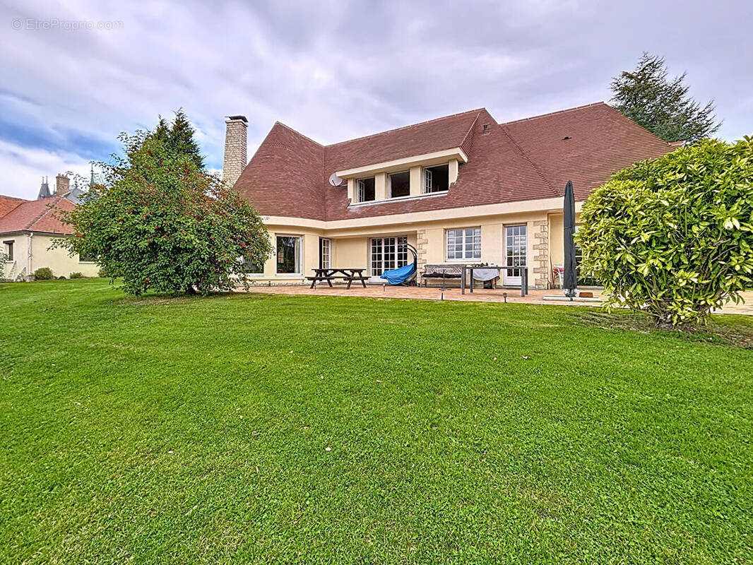 Maison à SAINT-CYR-DU-RONCERAY