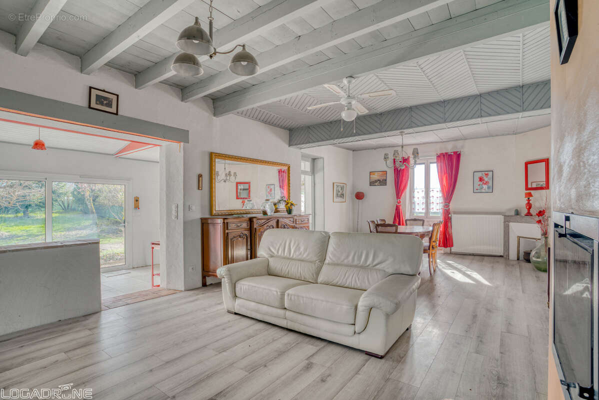 Ensemble avec deux habitations avec hangar sur un terrain de plus de 5 hectares - photo 17
