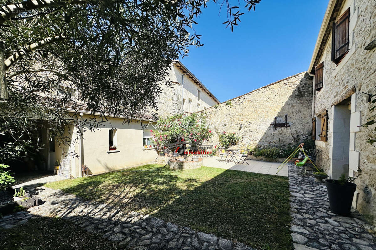 Charmante propriété de village rénovée de 7 chambres avec potentiel de revenus - photo 35