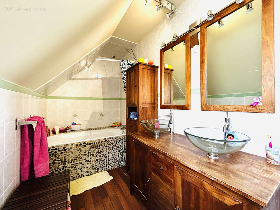 Maison à CRECY-LA-CHAPELLE