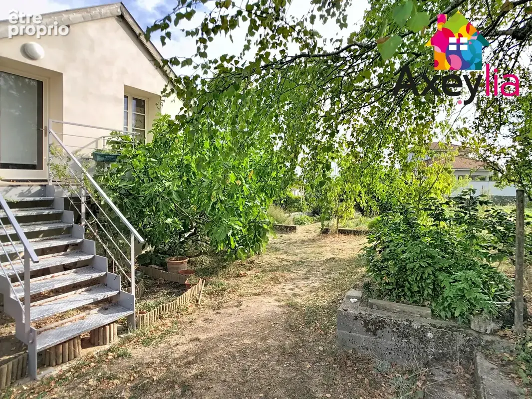 A vendre - st-alban-les-eaux - propriete avec maisons et apparts sur 6621 m2 terrain - photo 4