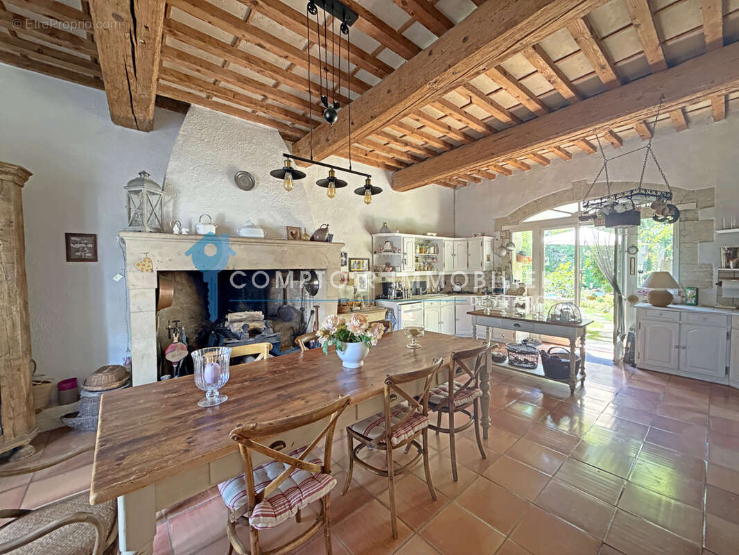 À Vendre- Maison Vigneronne 225 M2 - 7 pièces - photo 4