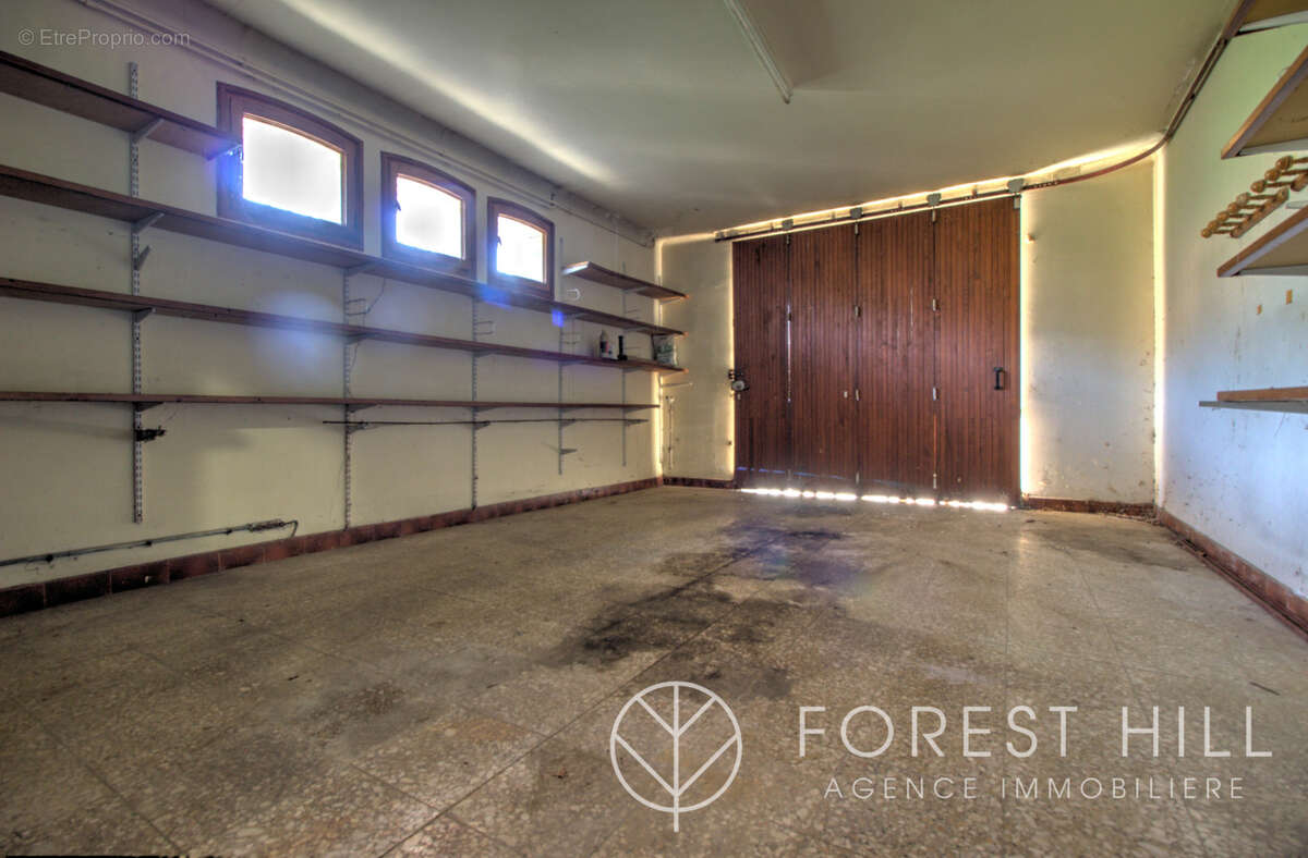 Maison 4 faces   fort potentiel, grand garage et terrain - photo 19