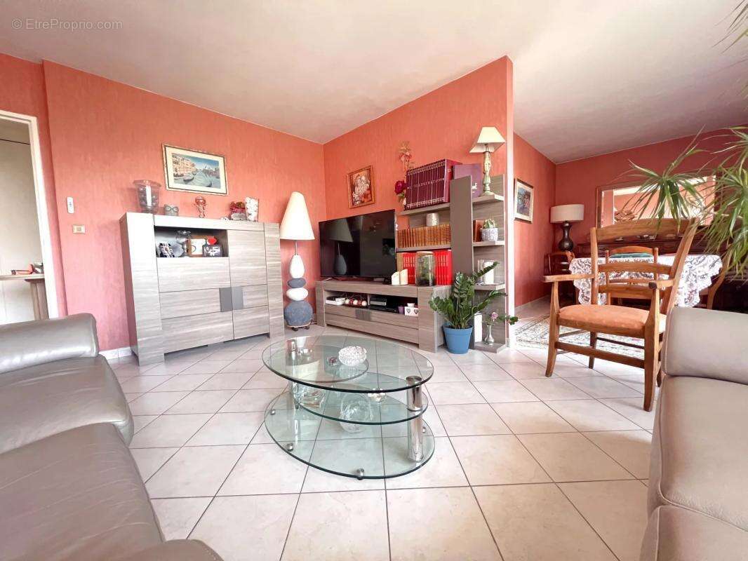 Appartement à LES CLAYES-SOUS-BOIS