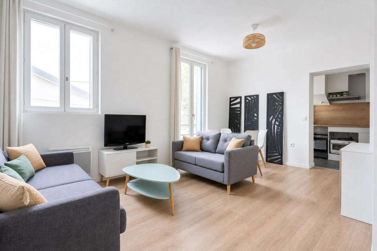 Maison rénovée 120 m² avec dépendance, Saint-Denis - photo 2