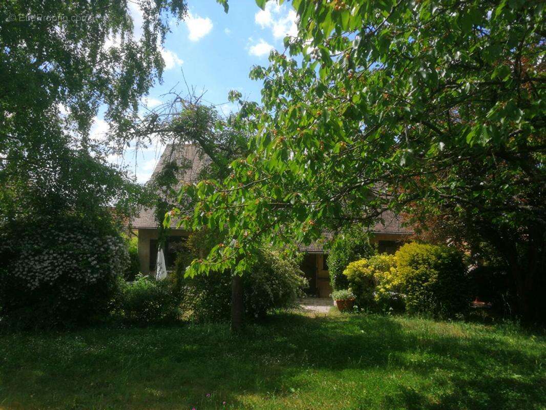 Maison à FOLLAINVILLE-DENNEMONT