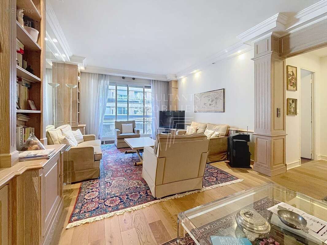 Appartement à PARIS-8E