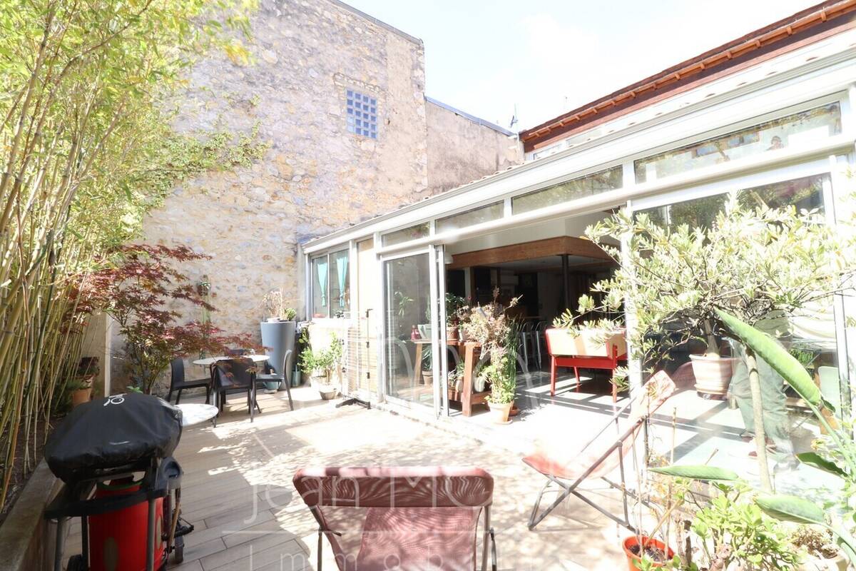 Maison à LIVRON-SUR-DROME