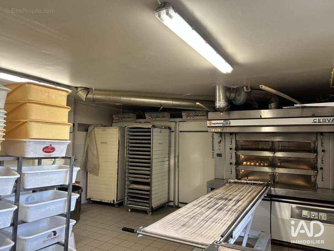 Photo 4 - Commerce à URY