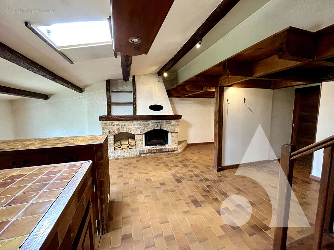 Appartement à COTIGNAC
