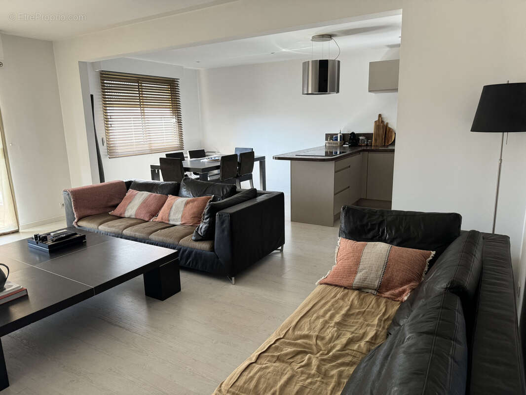 Appartement à SAINT-LAURENT-DU-VAR