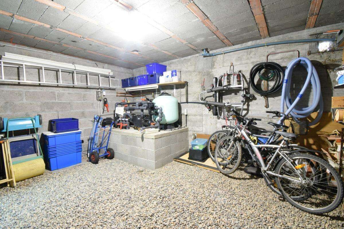 *** exclusivite *** maison familiale avec piscine jardin et double garage  *** st-georges-sur-allier 63800 *** - photo 14