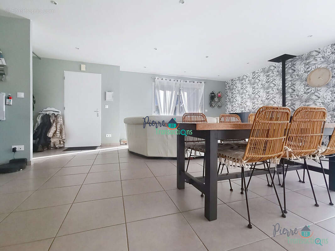 Maison à SAINT-JEAN-DE-LA-NEUVILLE