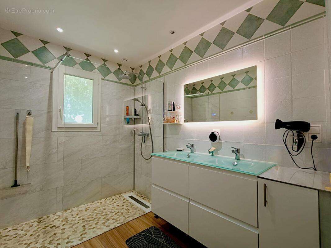 Maison à SAINTE-LIVRADE-SUR-LOT