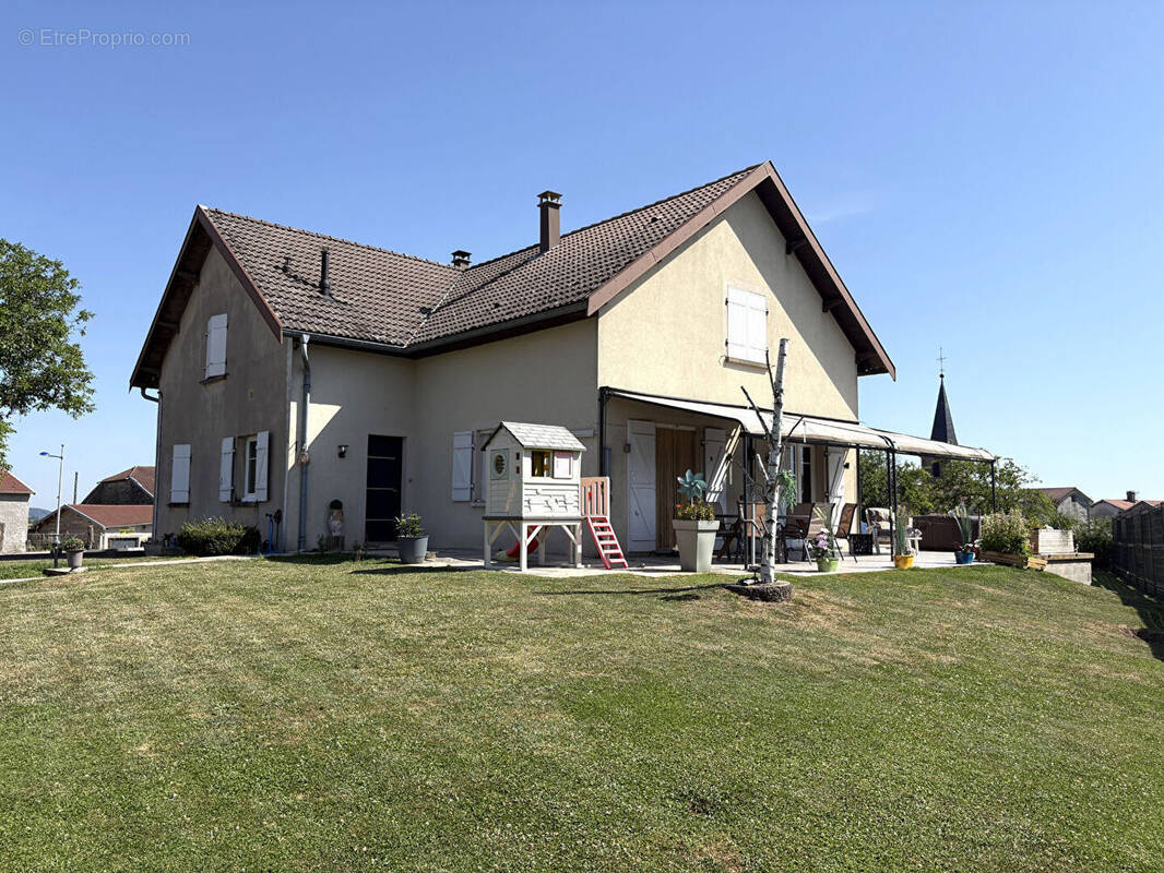 Maison à DOMBROT-LE-SEC