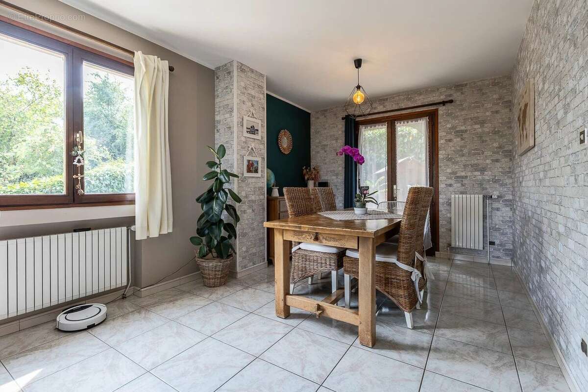 Maison à BOUVESSE-QUIRIEU