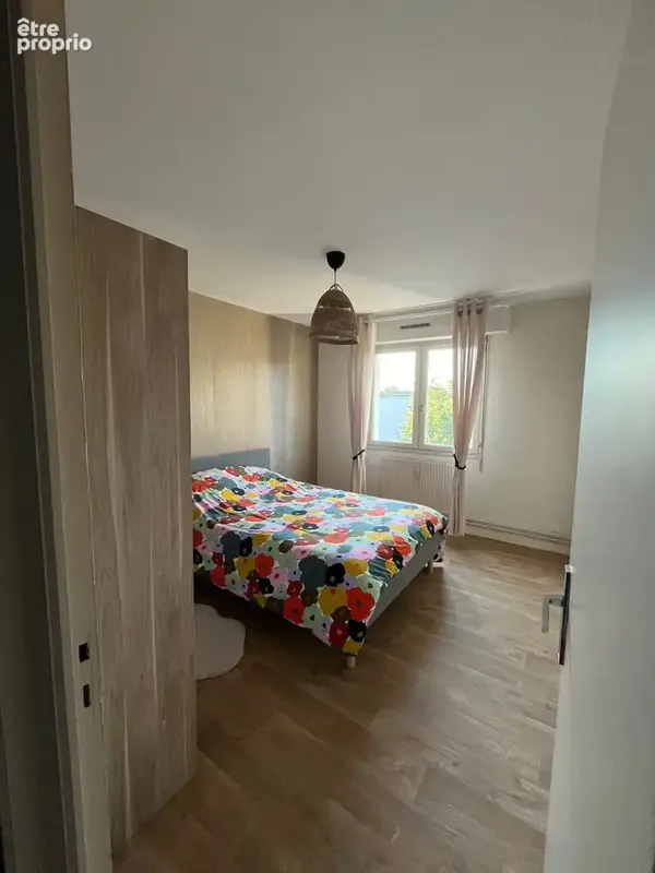 LAVAL, hyper centre, rive gauche, un appartement avec stationnement - photo 5