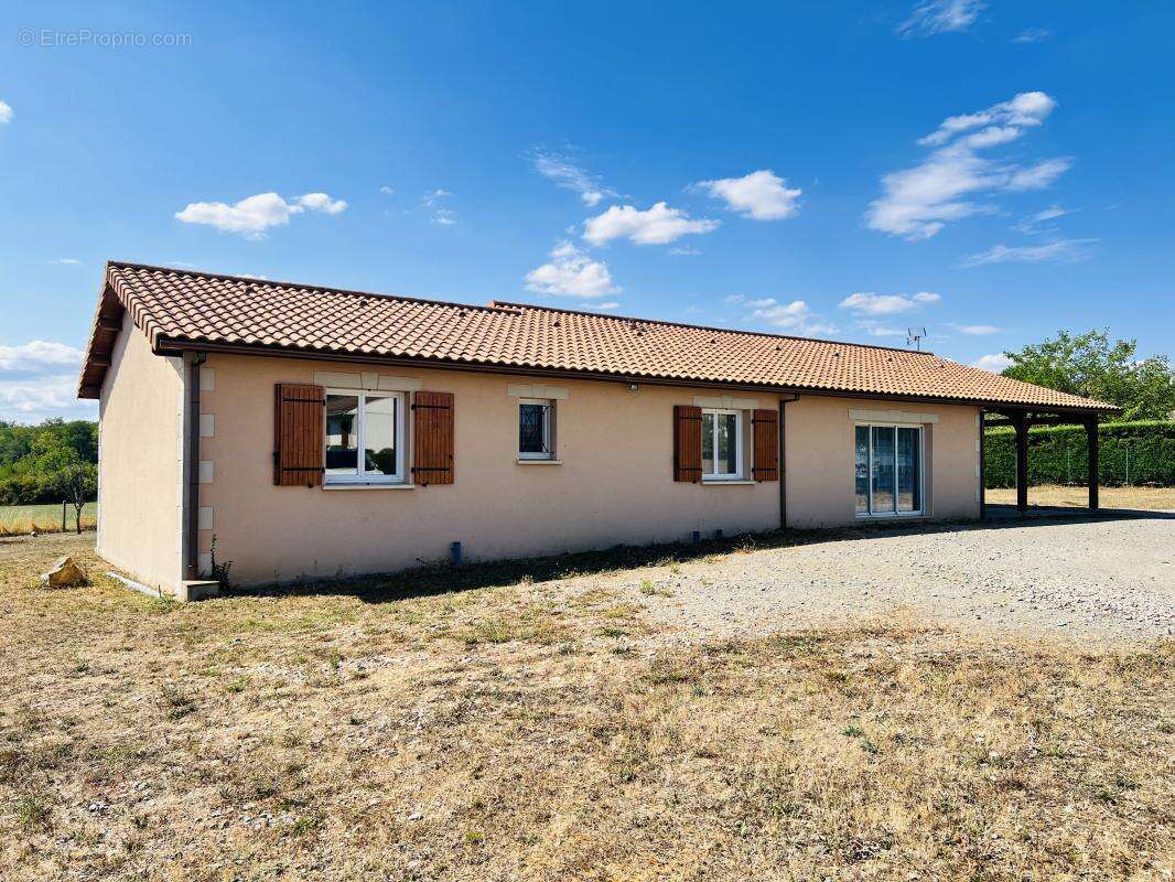 Maison 130 m² à Taponnat-Fleurignac  - photo 2