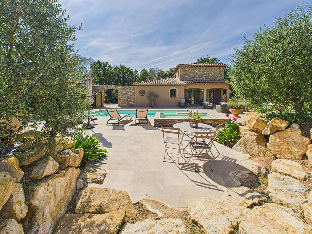 Maison à CHATEAUNEUF-LE-ROUGE