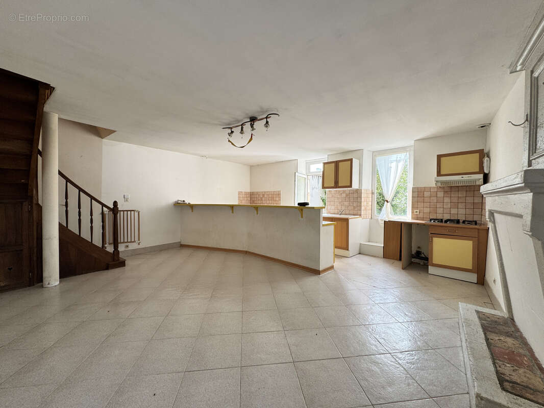 Maison à BARBEZIEUX-SAINT-HILAIRE