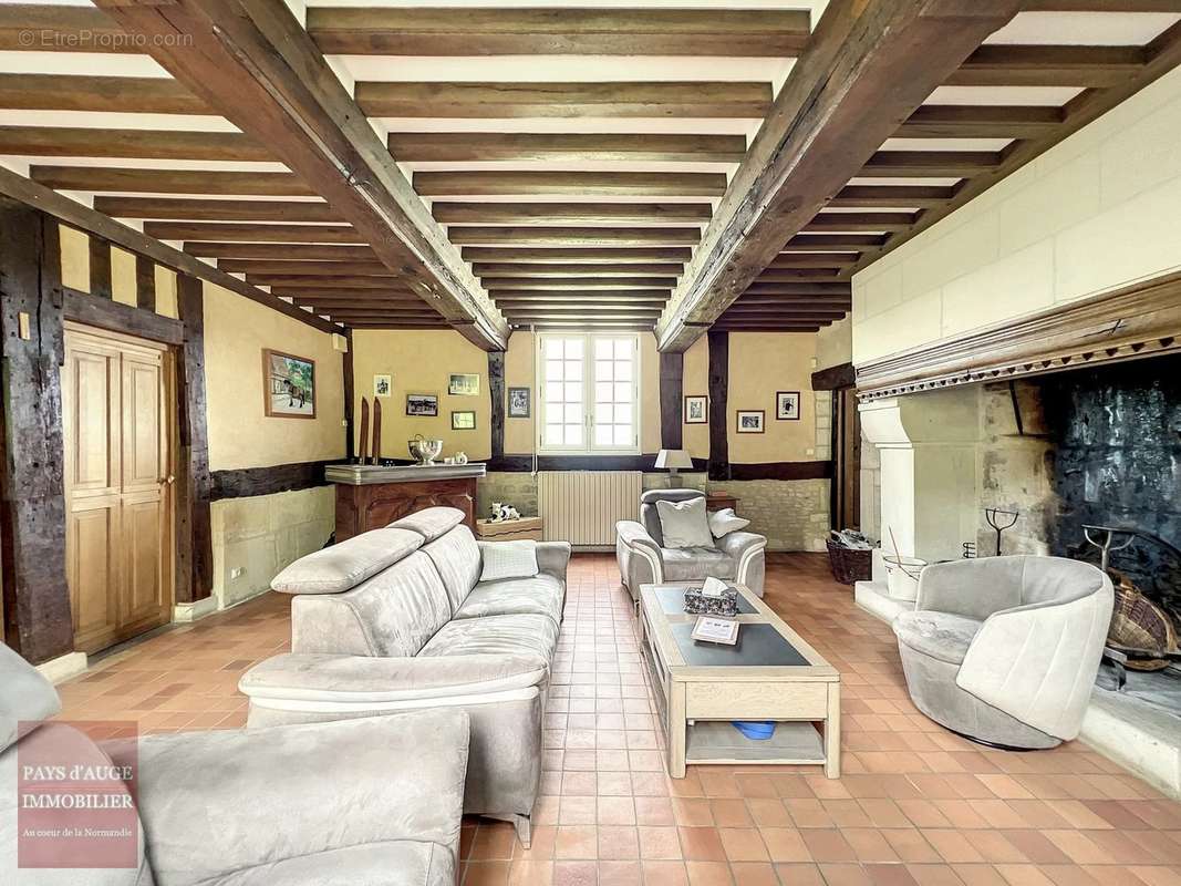 Maison à SAINT-PIERRE-SUR-DIVES