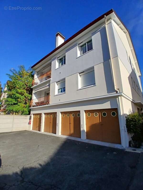 Appartement à SARTROUVILLE