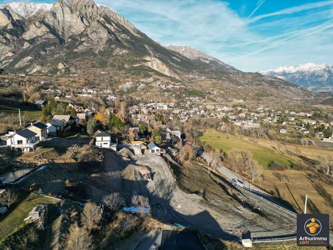 Terrain à CHATEAUROUX-LES-ALPES