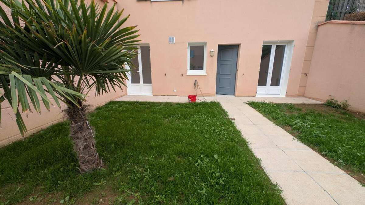 Photo 8 - Appartement à SAINT-DENIS-LES-BOURG