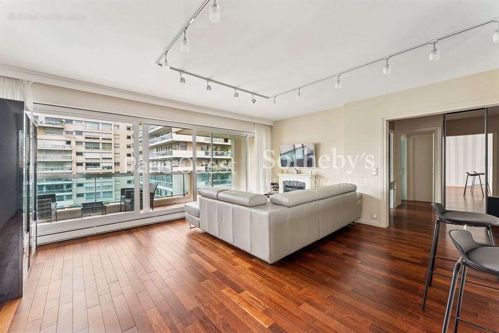 Appartement à NEUILLY-SUR-SEINE