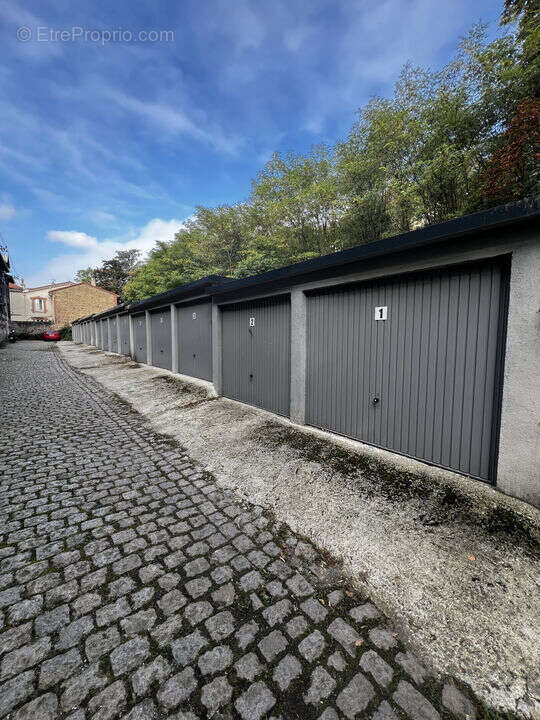 Parking à SAINT-ETIENNE