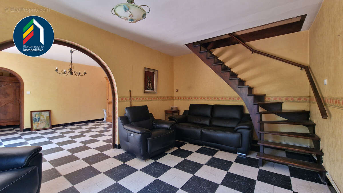 Maison à LA BEGUDE-DE-MAZENC