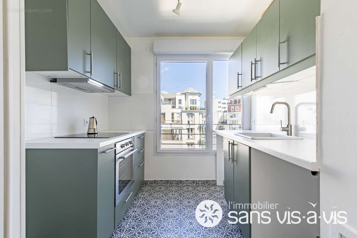 Appartement à COURBEVOIE