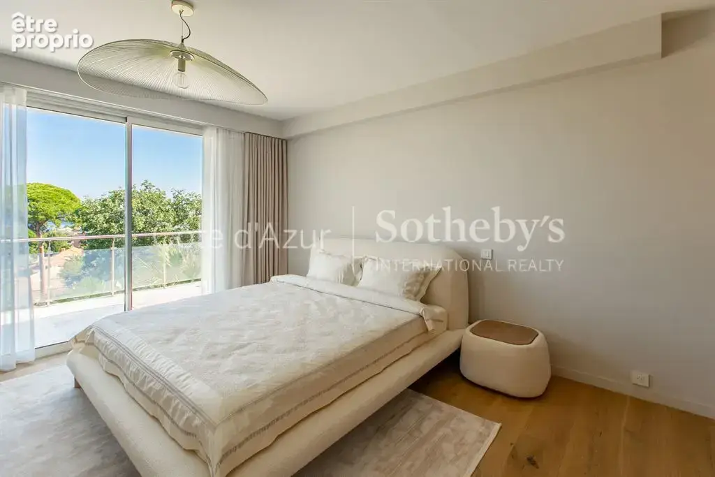 Cap d’Antibes, villa contemporaine de 320 m² avec piscine et vue mer - photo 15