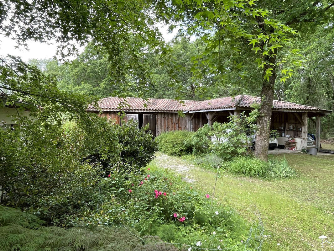 Maison 245 m² à Saint-Symphorien  - photo 6