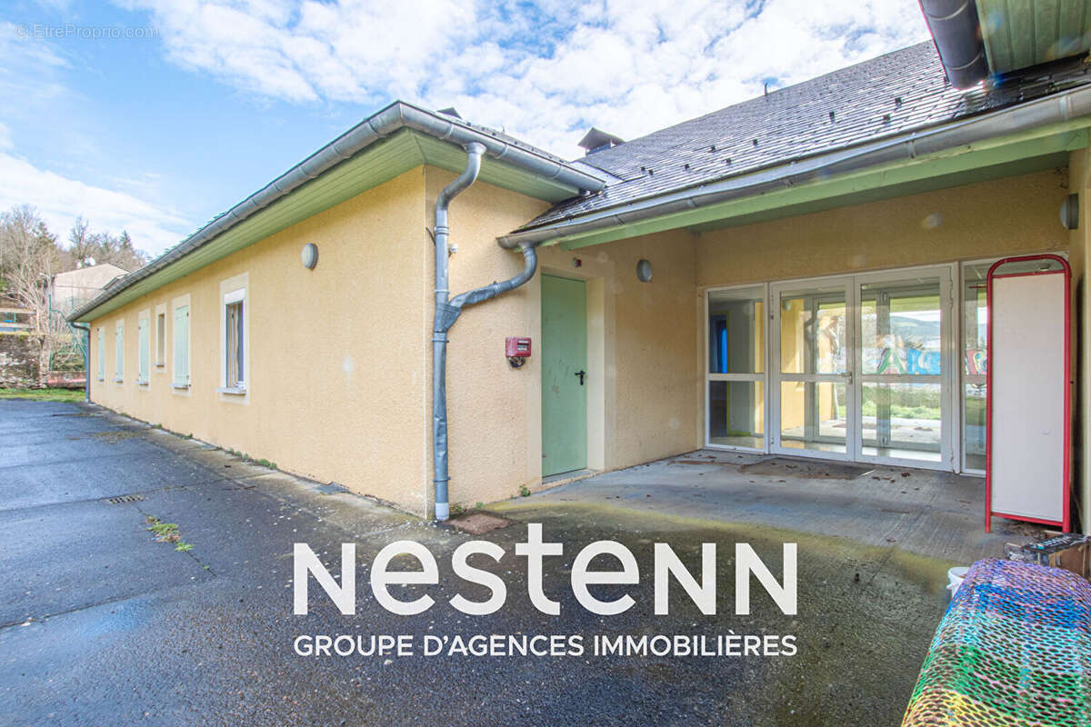 Ensemble immobilier de 8 bâtiments dont 2 maisons, 2300 m2 de surface utile sur 3 hectatres - photo 11