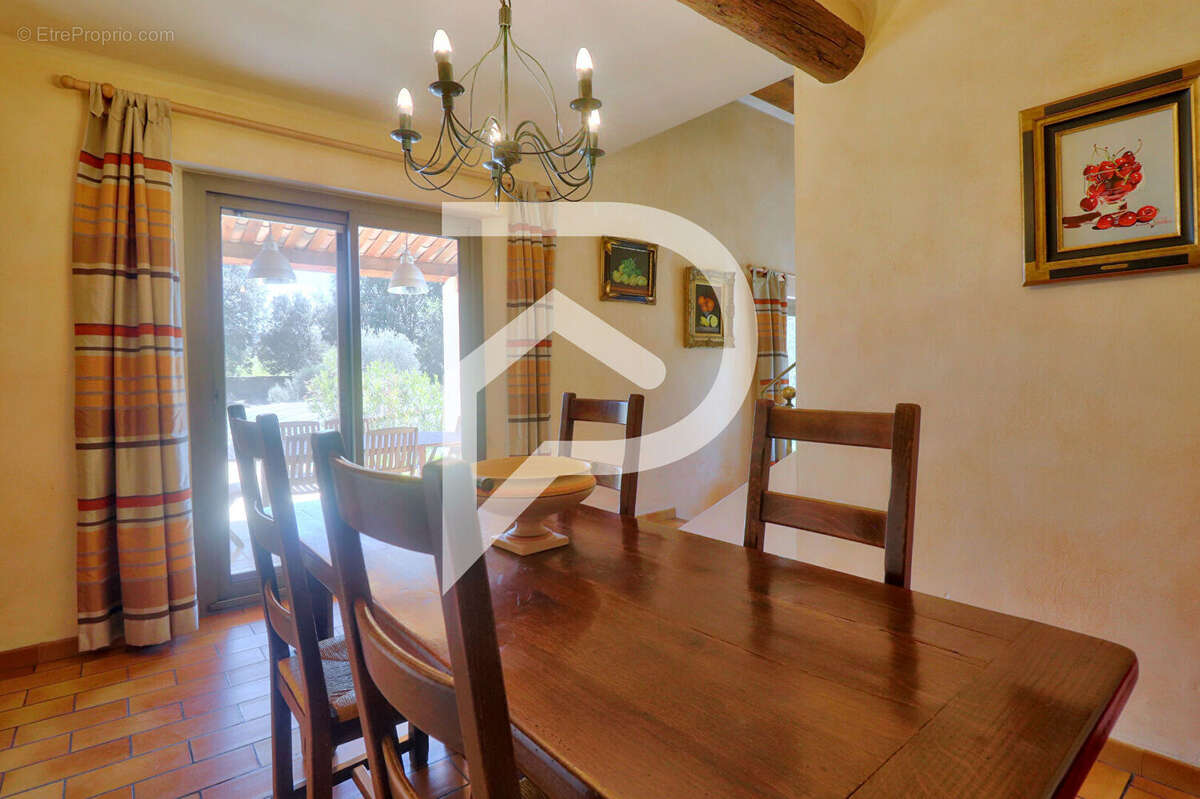 Maison à VINON-SUR-VERDON