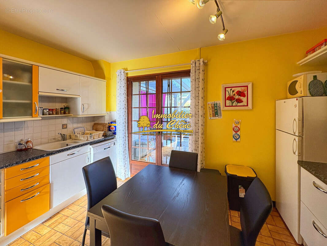 Maison à MONTREUX-CHATEAU