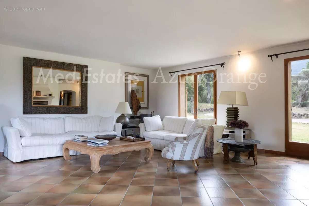 Maison à PLAN-DE-LA-TOUR