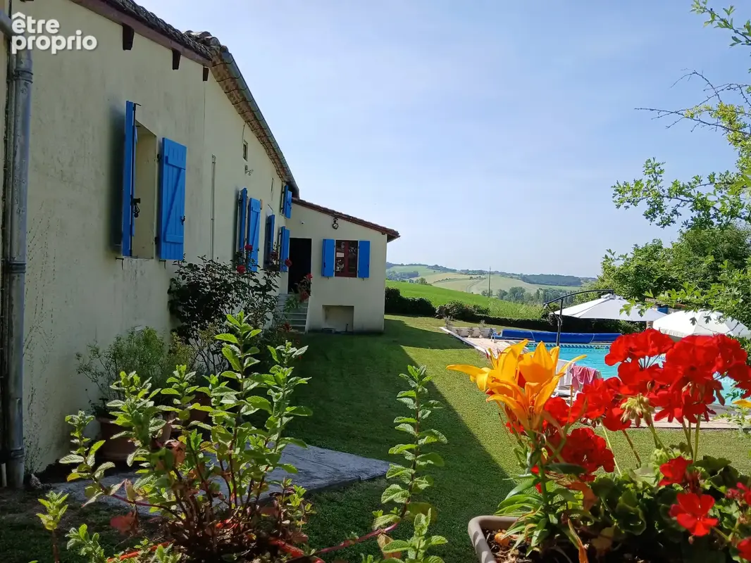 Propriété de 4 chambres avec maison d'amis, piscine, grange et vues panoramiques - photo 1