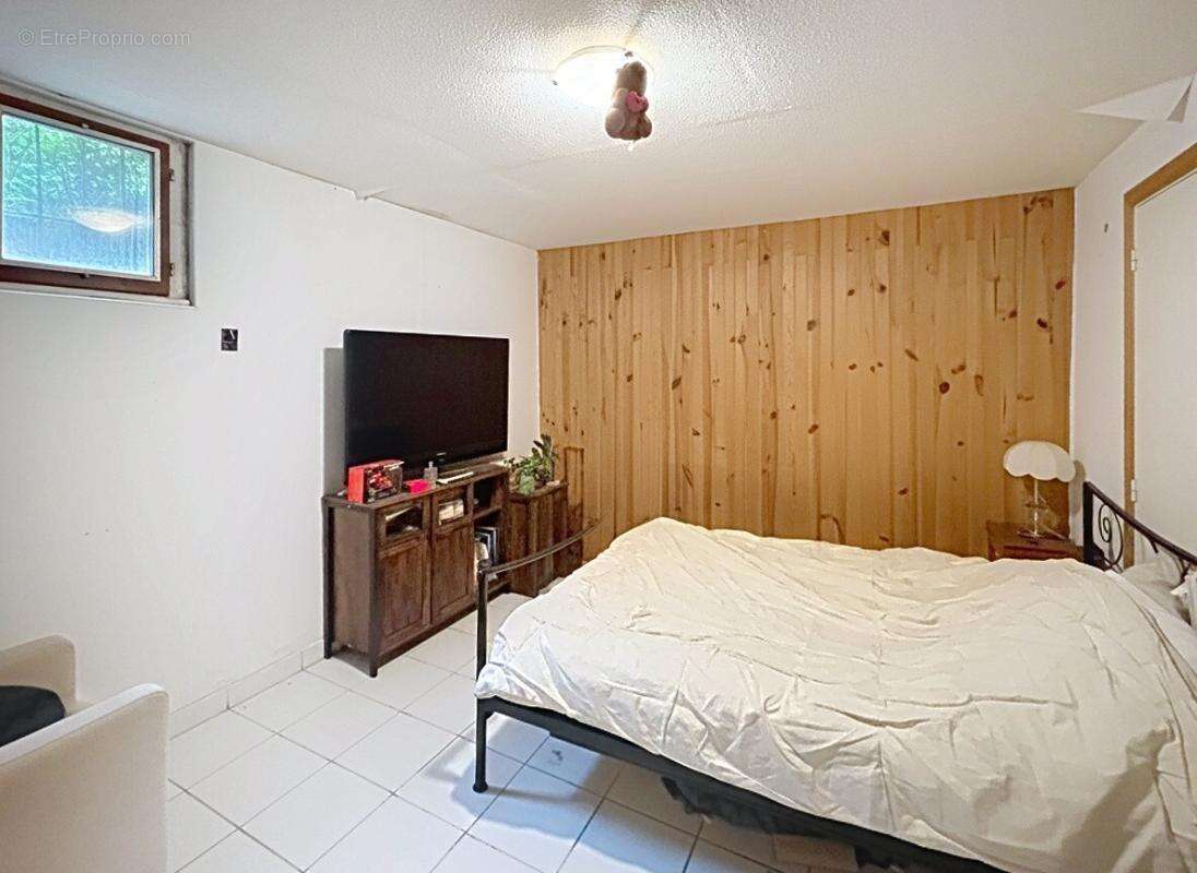 EXCLUSIVITE  A THENAC Maison à rénover de 271 m2 utile - photo 11