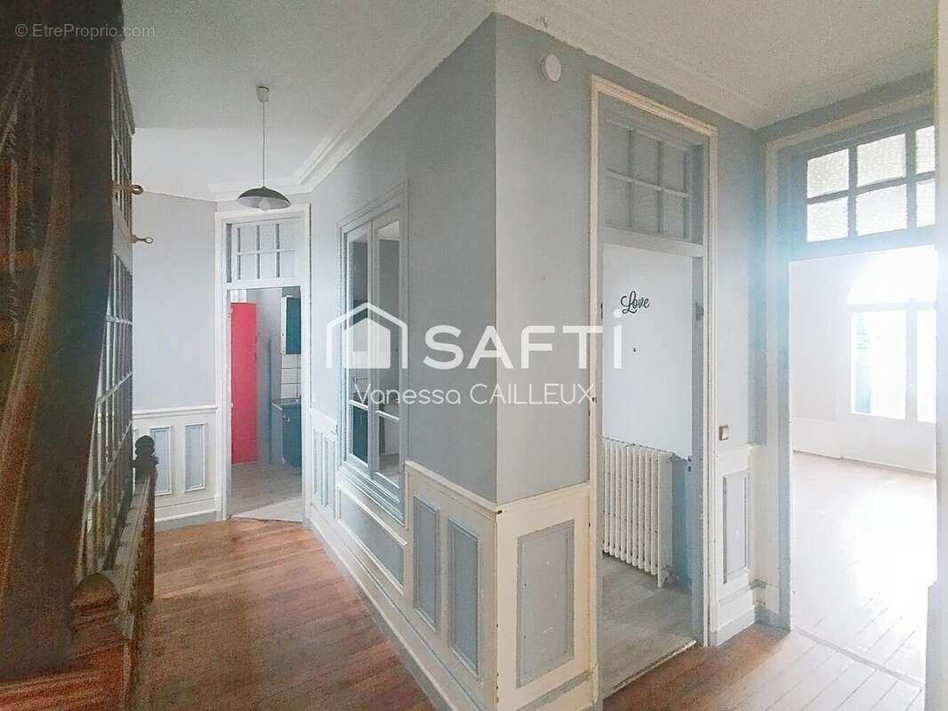 Maison 190 m² à La Fere  - photo 3