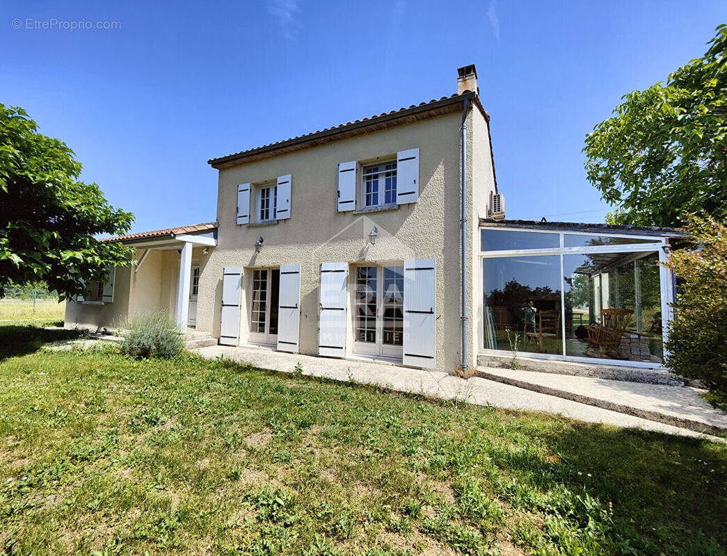 Maison à GENSAC-LA-PALLUE