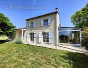 Maison à GENSAC-LA-PALLUE