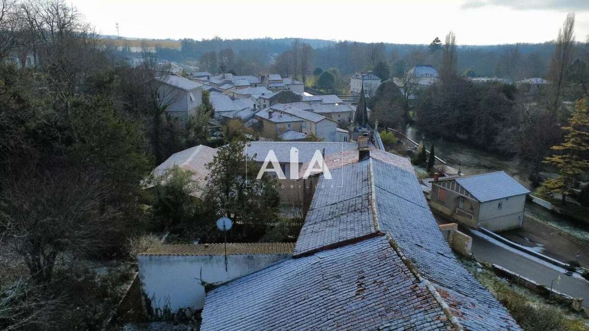 Maison à MONTIGNAC-CHARENTE